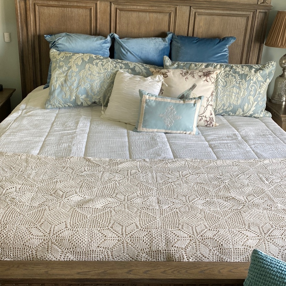 Vintage Hand Crocheted Cream Bed Coverlet!